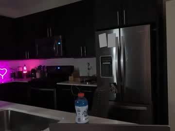 couple
        ari_lovexo cam image #1934875