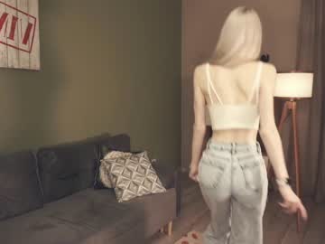girl
        audreycarvin cam image #2416243