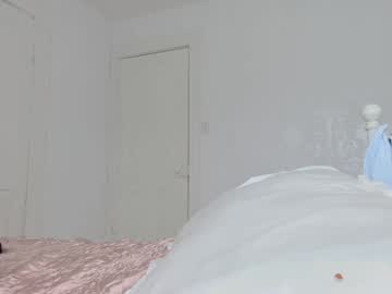 girl
        littlegreekflower cam image #4370612