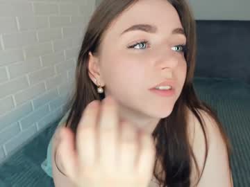 girl
        rowenahallman cam image #3075412