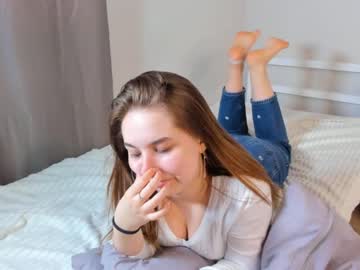 girl
        cwenehails cam image #2700075