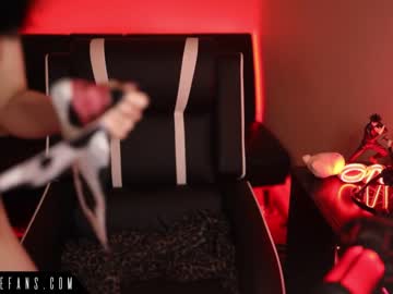 girl
        raven_alternative cam image #2512030