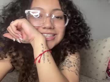 girl
        miaxrain cam image #4505982