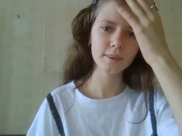 girl
        lilolum cam image #2534019