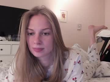 girl
        magic_couple13 cam image #3909130