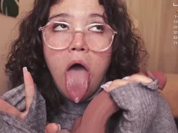 girl
        chery_lady22 cam image #1187654