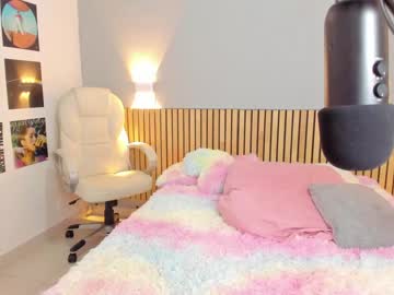 girl
        little_effy18 cam image #2363865