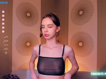girl
        happiness_call cam image #970060