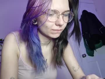 girl
        lizzyylovesick cam image #2866427