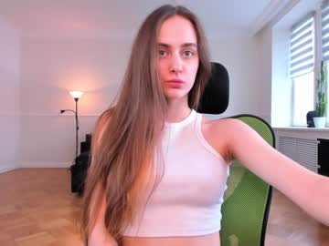 girl
        kunni_li cam image #762568