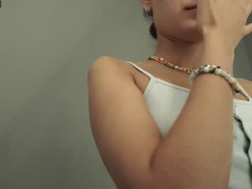 girl
        tessarosse_ cam image #1365300