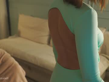 girl
        hereasnow__ cam image #1756431