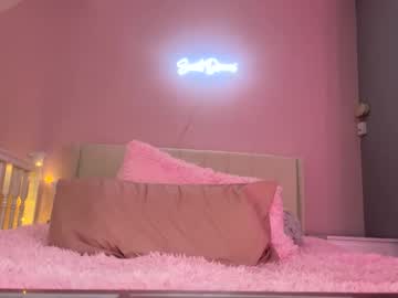 girl
        itsmelolax cam image #4043444