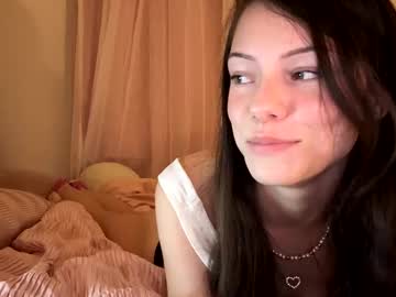 girl
        lilbbyily1 cam image #3232785