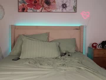 couple
        ari_lovexo cam image #3331756