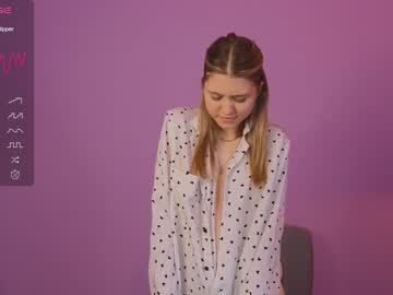 girl
        alisia_spinnet cam image #2117959
