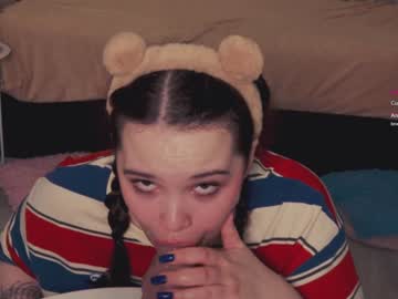 girl
        chery_lady22 cam image #2155431