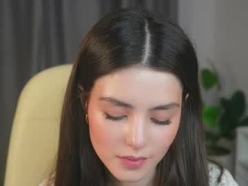 girl
        lucky_forme cam image #4173387