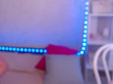 girl
        ellyloy cam image #316810