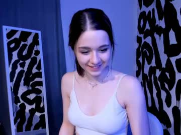 girl
        ainamil cam image #523689