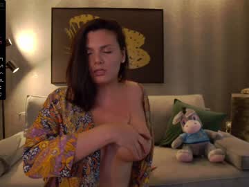 girl
        karrin cam image #1417792