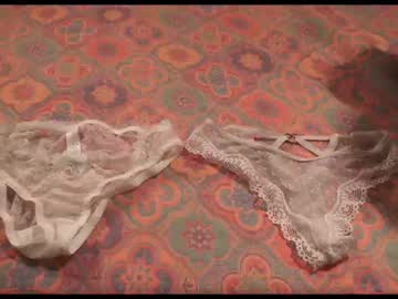 girl
        anntics_ cam image #4231747