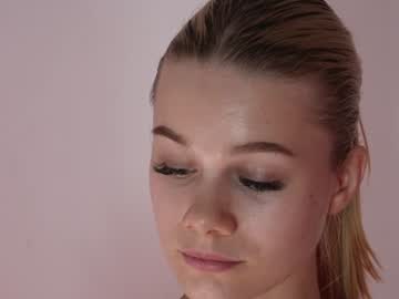 girl
        anna_royal_ cam image #3135969