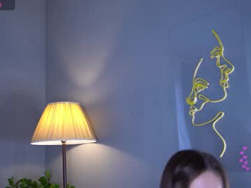 girl
        bellacle cam image #2946615