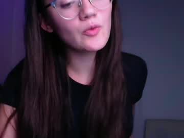 girl
        ketrin_pirsss cam image #3380232
