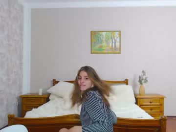 girl
        little_kitt1y_ cam image #1838417