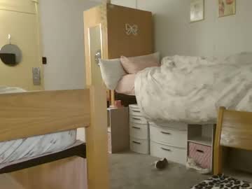 girl
        kailybaby17 cam image #4465497