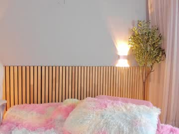 girl
        little_effy18 cam image #2354057