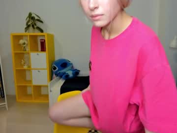 girl
        she_rry cam image #1835970
