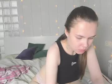girl
        emily__luv cam image #3554959