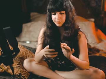 girl
        ingennui cam image #899819