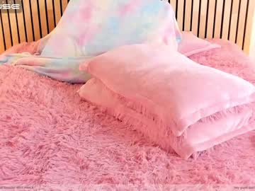 girl
        little_effy18 cam image #1229329
