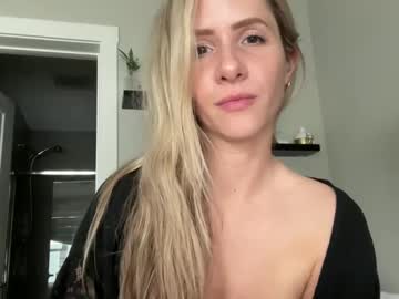 girl
        luxlovely111 cam image #4509216
