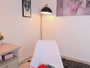 girl
        missniley cam image #4011022