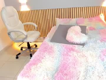 girl
        little_effy18 cam image #2569731