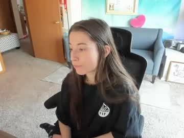 girl
        cidergal69 cam image #4222046
