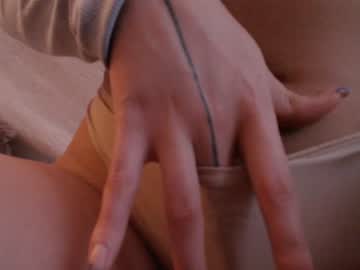 girl
        muffinllover cam image #1093393
