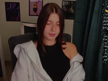 girl
        stacy_cy cam image #3420727