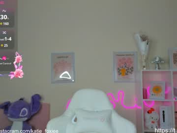 girl
        katiefoxie cam image #3669511
