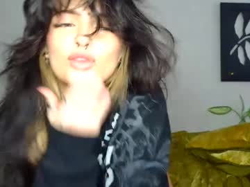 girl
        kissmerosy cam image #4188840