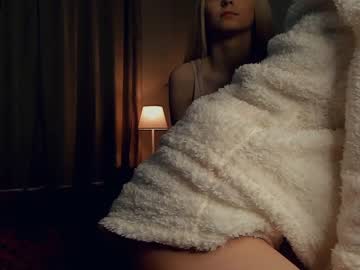 girl
        point_of_love cam image #1914754