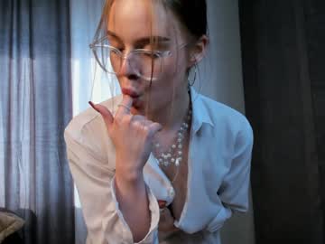 girl
        maureenboustead cam image #2907886