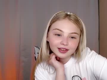 girl
        shy_blondiee cam image #554241