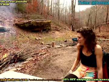 couple
        honeyand_thebear cam image #262326