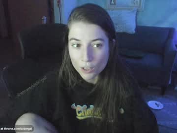 girl
        cidergal69 cam image #3888434
