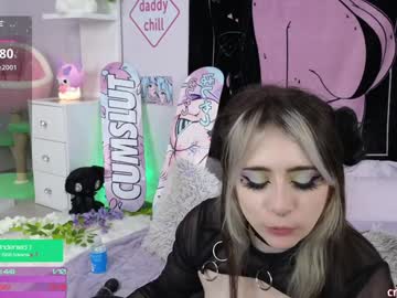 girl
        crimsonkitten cam image #3855563